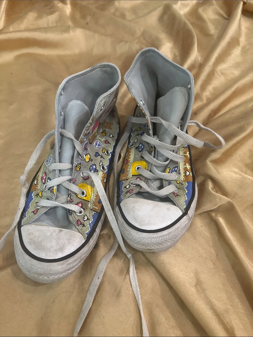 Converse Kids High-Top Sneakers in Light Gray with Multicolor Patch Details